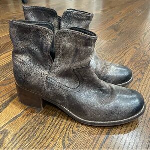 DIBA TRUE Walnut Grove Distressed Leather Ankle Boots